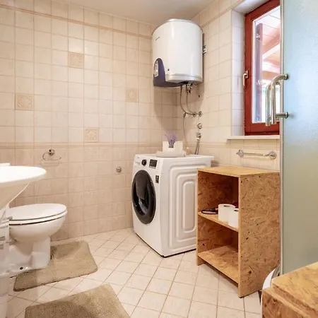 Planinski Raj アパート ロクヴェ